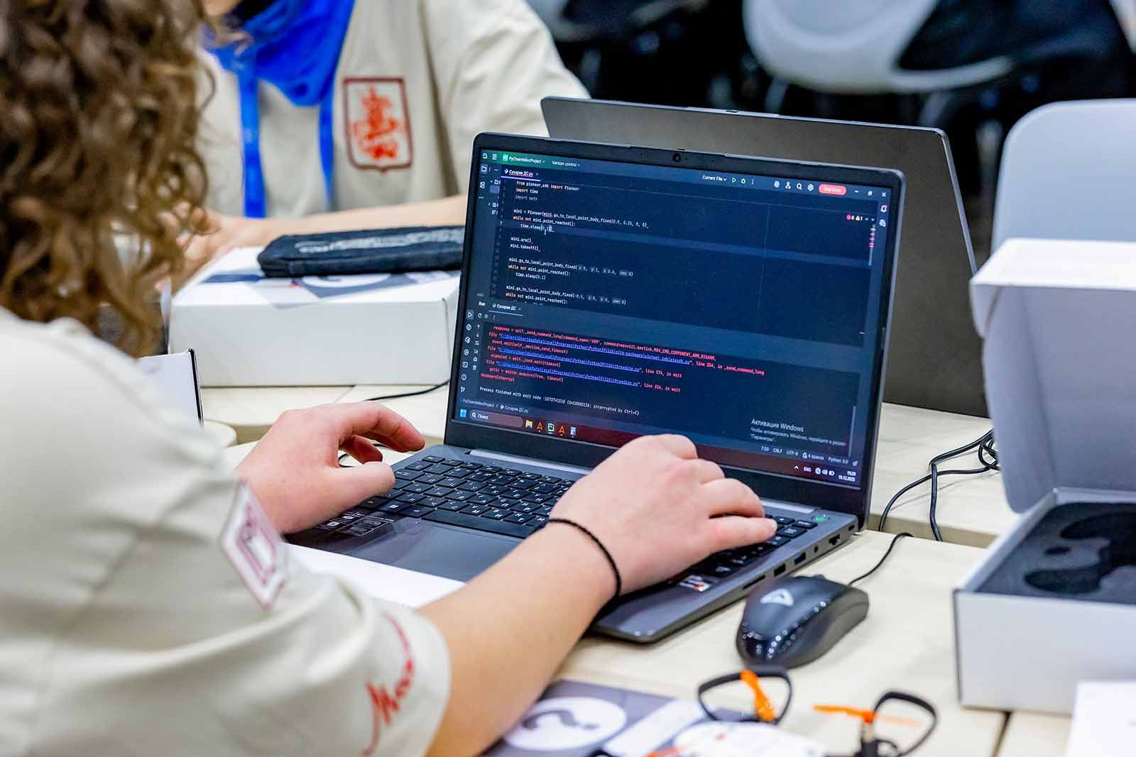 От Python до теории графов: в московских ИТ-классах обновили курс программирования