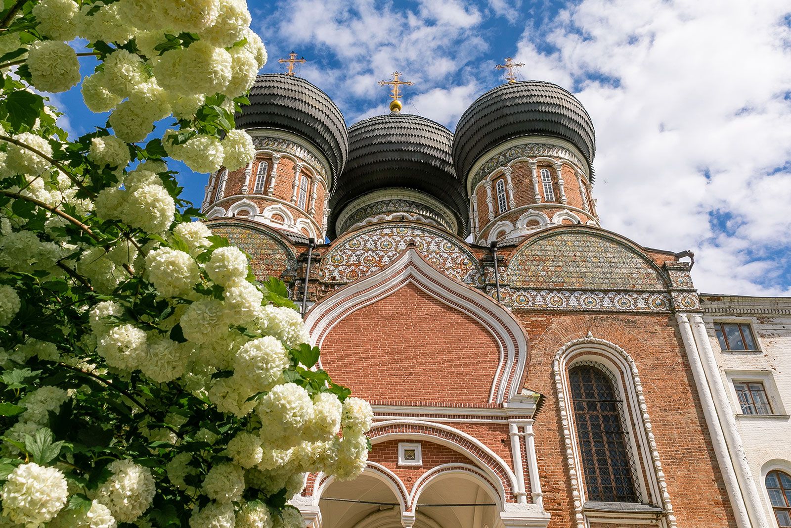 Дачные маршруты старой Москвы: где отдыхали цари, художники и писатели