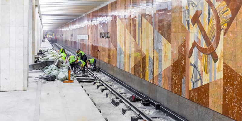 На 100 станциях Московского метрополитена заменили шпалы на виброгасящие блоки