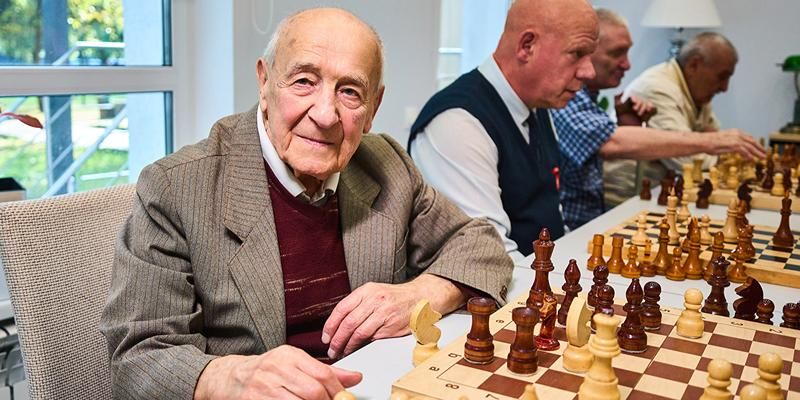 Хобби долгожителей: какие занятия выбирают участники «Московского долголетия» старше 90 лет