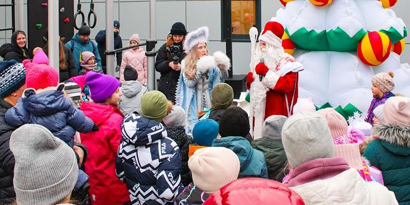 Новогодние елки для детей участников СВО провели на северо-западе Москвы