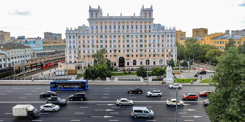 На Тверском путепроводе уложили новый асфальт