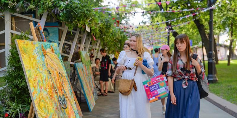 «Лето в Москве. Все на улицу!»: около 2500 художников участвуют в выставке на Никитском бульваре