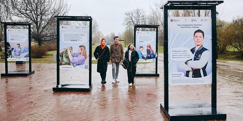 В музее-заповеднике «Царицыно» открылась фотовыставка о столичных студентах-волонтерах