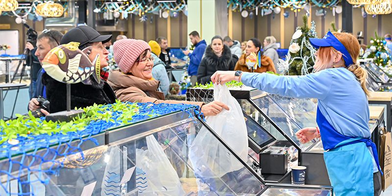 От сельди до осетра: посетители рынка «Москва — на волне» приобрели 60 тонн соленой и копченой рыбы
