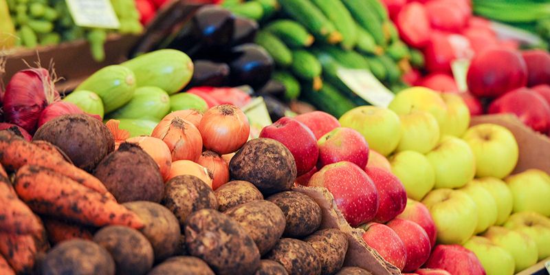 Помидоры, яблоки, соленья и не только: какие постные продукты купить на ярмарках выходного дня