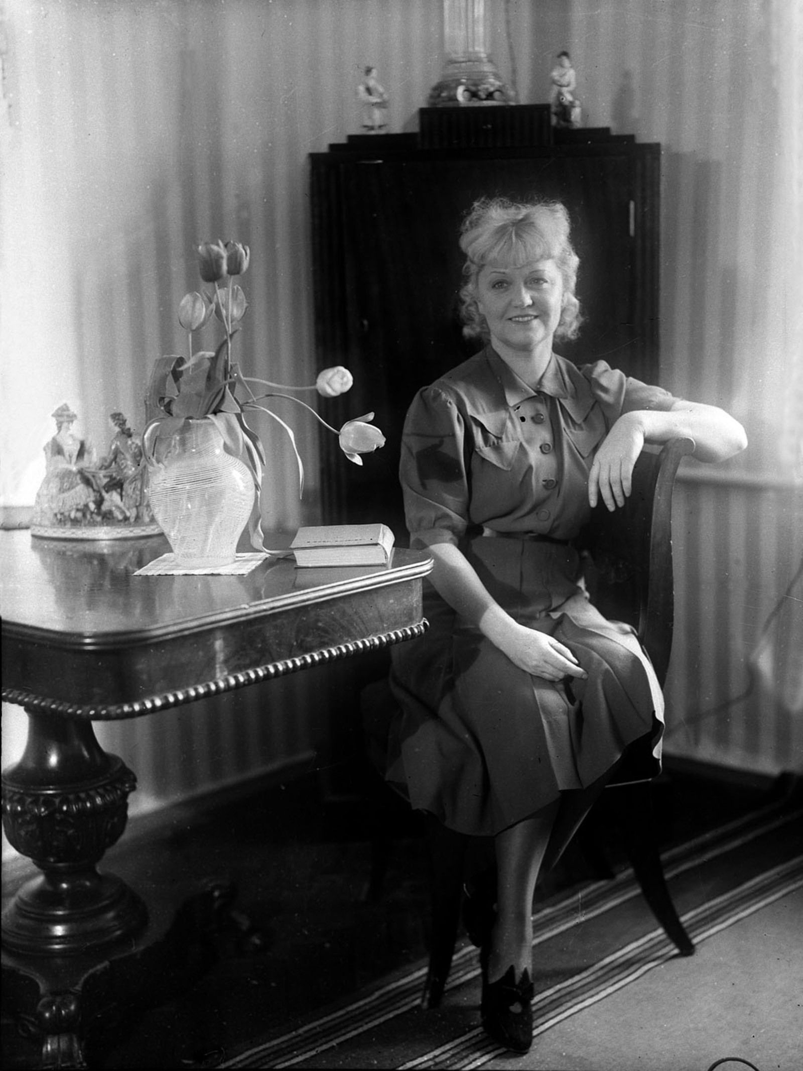 Мария Бабанова, актриса, заслуженная артистка РСФСР. Москва. 1941 г. Фото Б. Игнатовича. Главархив Москвы