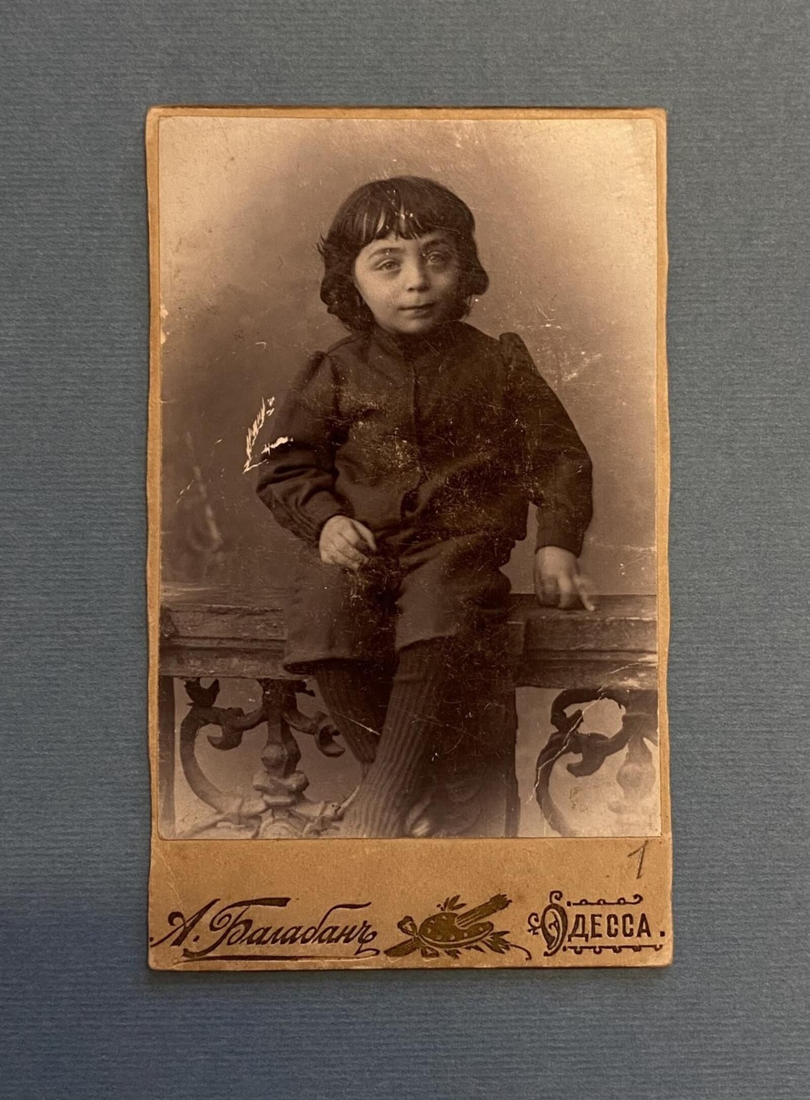 Лев Славин в детстве. Кон. 1890-х гг. Главархив Москвы