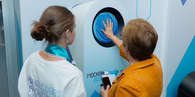 Капсула времени, финансовый ДНК-тест, робот-бариста: что ждет посетителей Марафона финансовой грамотности