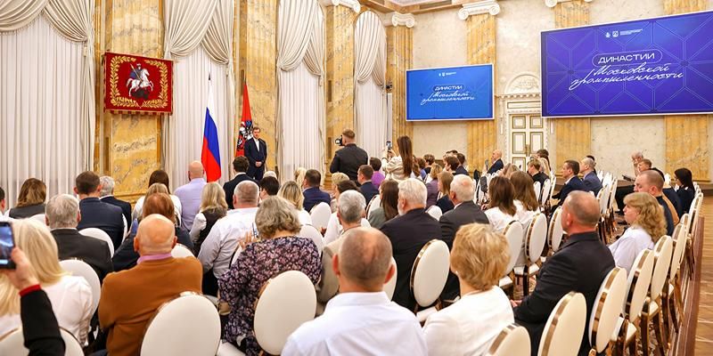 За преданность делу: в столице наградили 30 трудовых династий