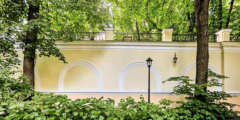 Ограде усадьбы Чижовой в Еропкинском переулке вернули исторический облик