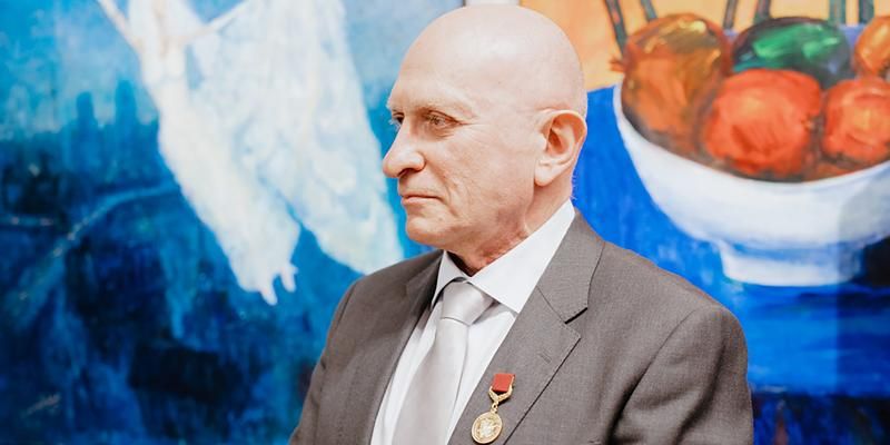 «Разные картинки». Смотрим ретроспективную выставку Юрия Ланглебена