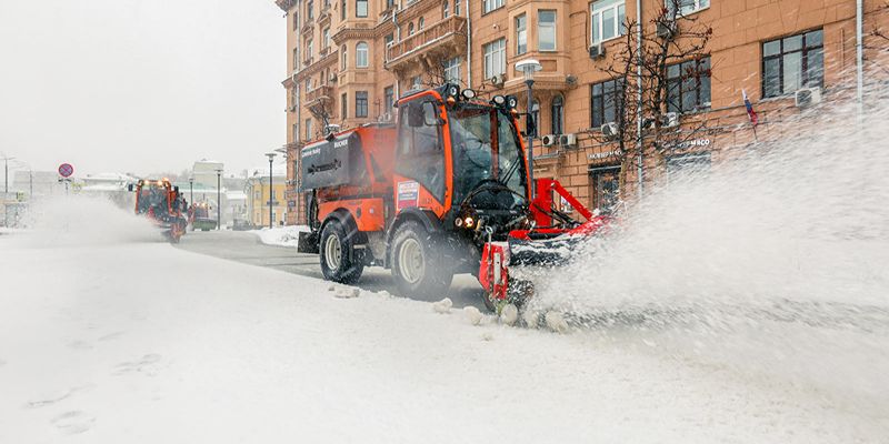 В столице продолжается масштабная уборка снега