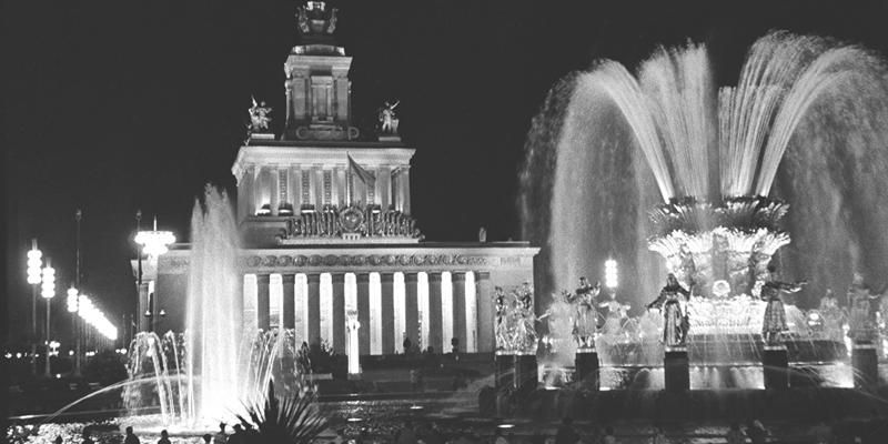 К началу запуска фонтанов в столице Главархив открыл новую онлайн-выставку &laquo;Московские фонтаны&raquo;