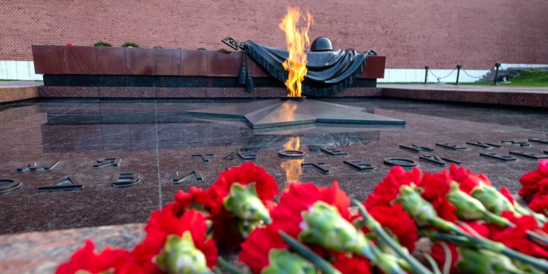 Вечный огонь в Александровском саду проверили перед Днем Победы
