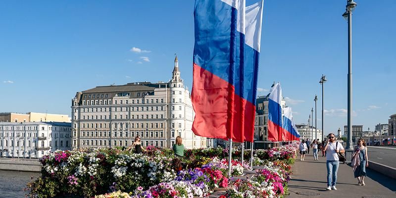 Столицу украсили флагами в честь Дня России