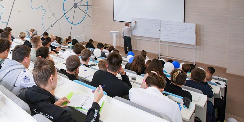 Высокие баллы и поступление в ведущие вузы: как московский стандарт подготовки к ЕГЭ показывает свою эффективность