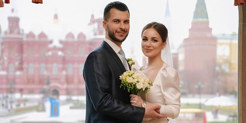 В День России в Москве поженились 165 пар