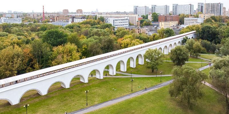 В 2025 году в Москве отремонтировали 55 мостовых сооружений