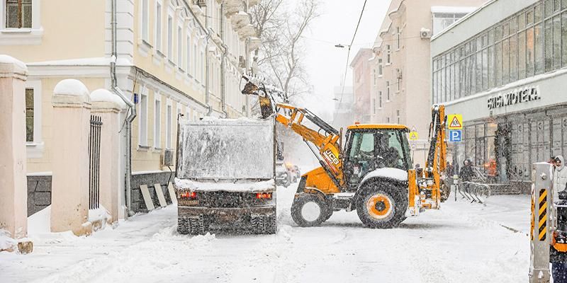 Городские службы перешли на усиленный режим работы из-за снегопада