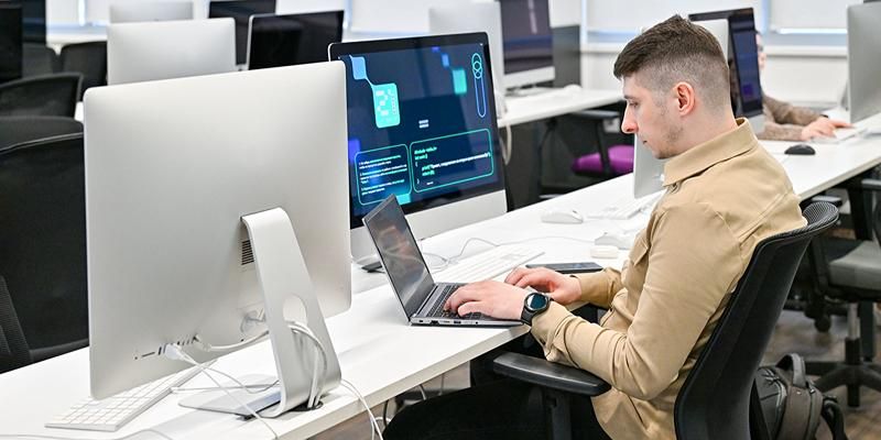 От робота-уборщика до сервиса для медиков: что создадут участники хакатона «Лидеры цифровой трансформации»