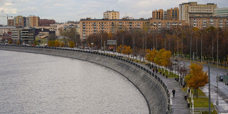 Дождь, гроза и сильный ветер: москвичей предупреждают об ухудшении погоды