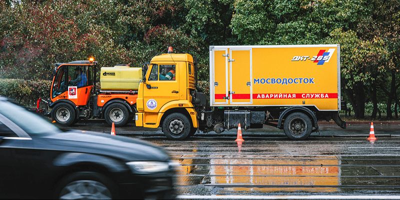 Из-за непогоды на улицах города дежурят бригады Мосводостока