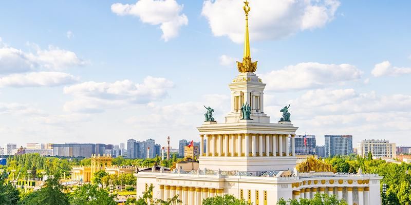 Дворцы, базилики и табакерка: какие детали делают павильоны ВДНХ неповторимыми