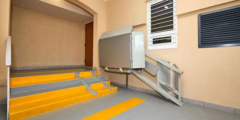 В 2025 году в жилых домах установили 360 подъемников для маломобильных граждан