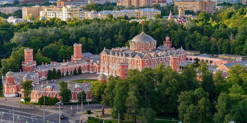 Grand residence at the entrance to Moscow. A look into the Petrovsky Palace’s past and present