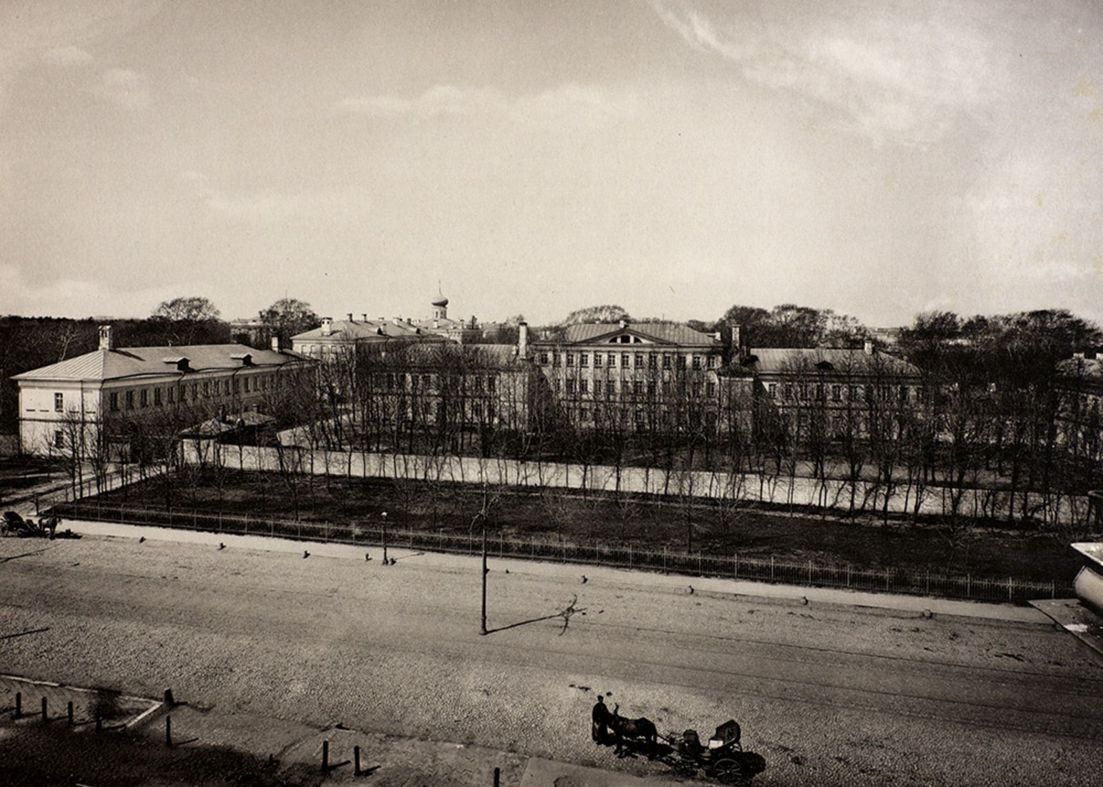 Вторая городская больница имени князя А.А. Щербатова на Калужской улице. 1910-е гг. Фото П.П. Павлова. Главархив Москвы