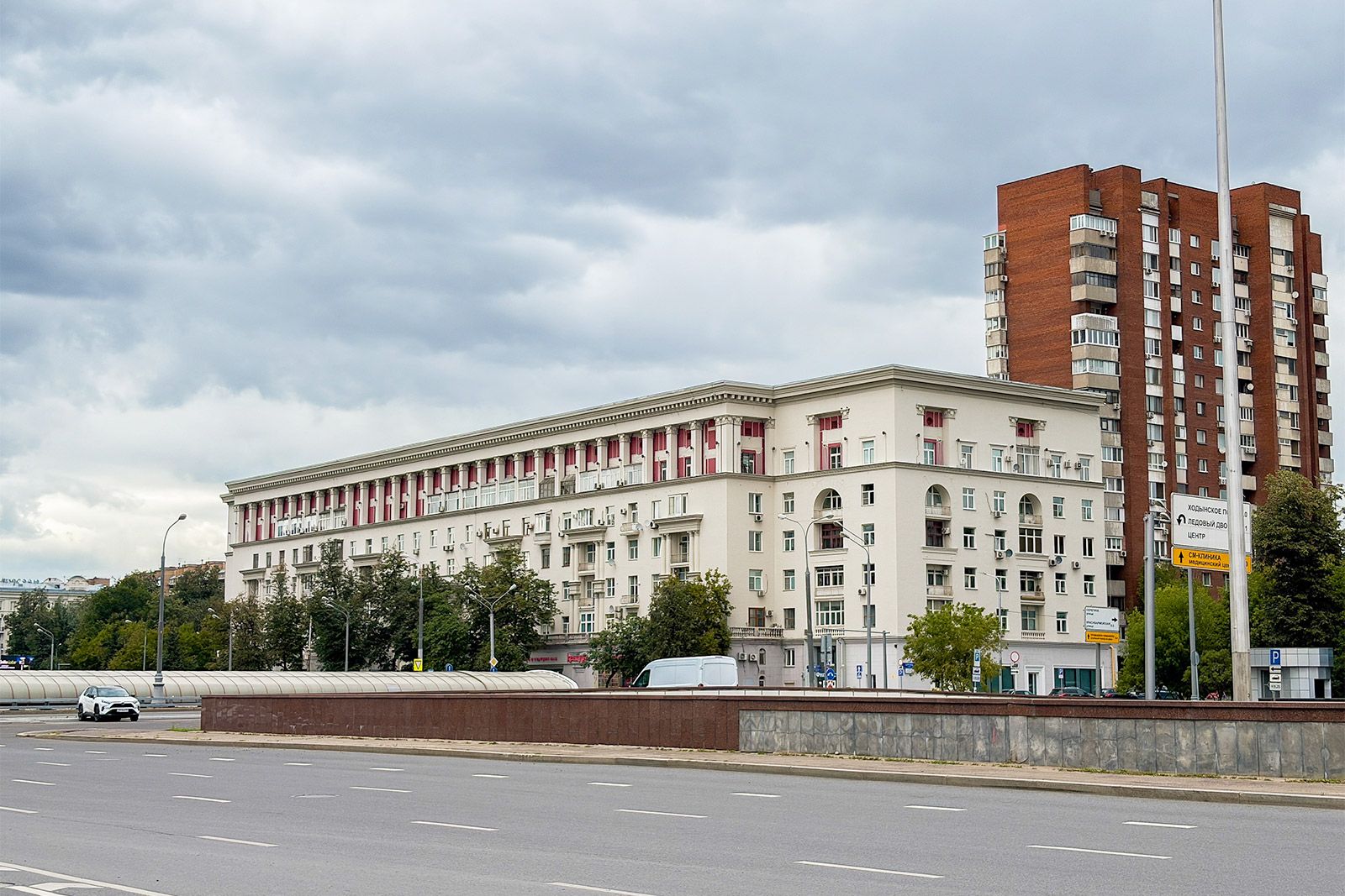 В Москве в рамках капремонта обновляют дома, где жили летчики — герои Советского Союза