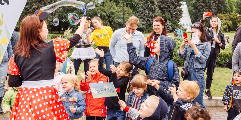 Забег малышей, игровая и спектакли: что ждет участников спортивного праздника «МамаПати Старты»