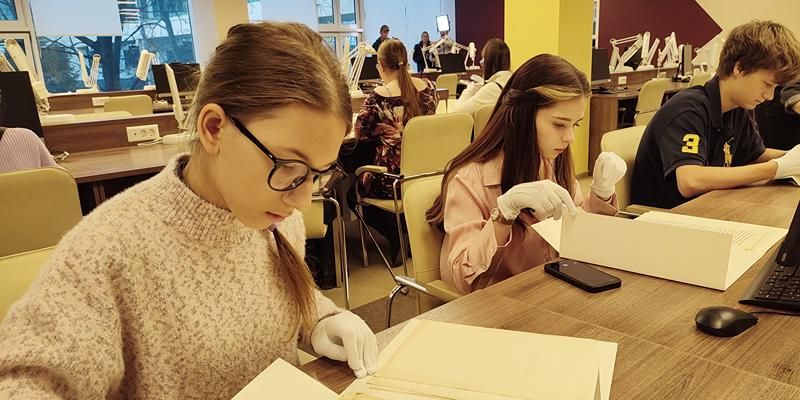 День знаний с Главархивом: как столичные школьники и студенты изучают историю и получают первый профессиональный опыт