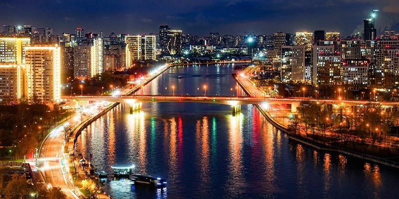 Около 85 тысяч умных фонарей установили в Москве в прошлом году