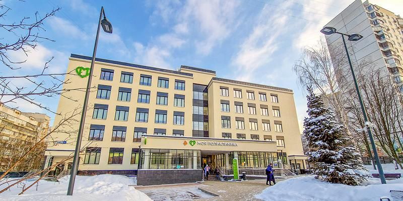 Более шести тысяч фонарей установили возле соцобъектов в Москве в 2024 году