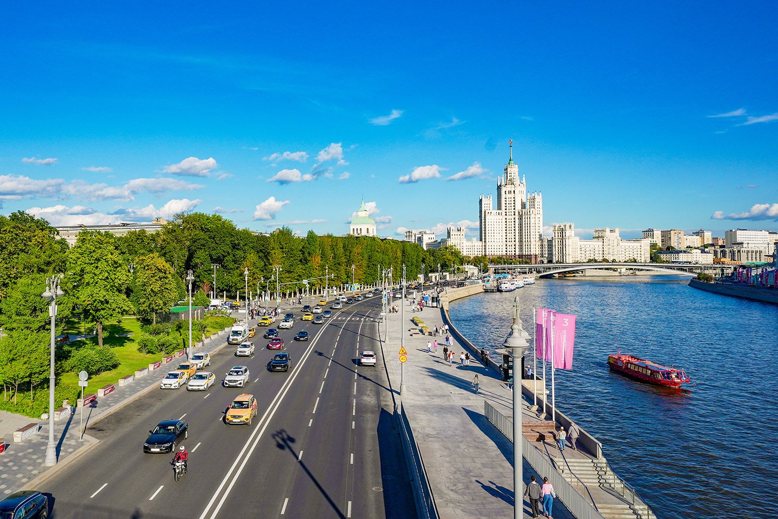 На четырех участках Кремлевского кольца обновили асфальт