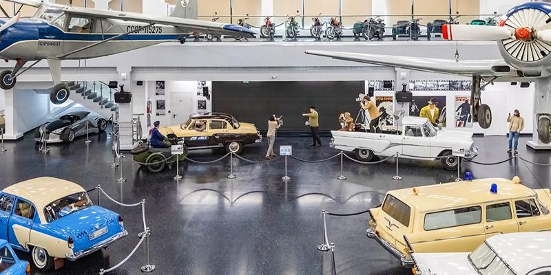 «Волга» Юрия Деточкина и оскароносный «Москвич». Что смотреть на автокиновыставке в кинопарке «Москино»