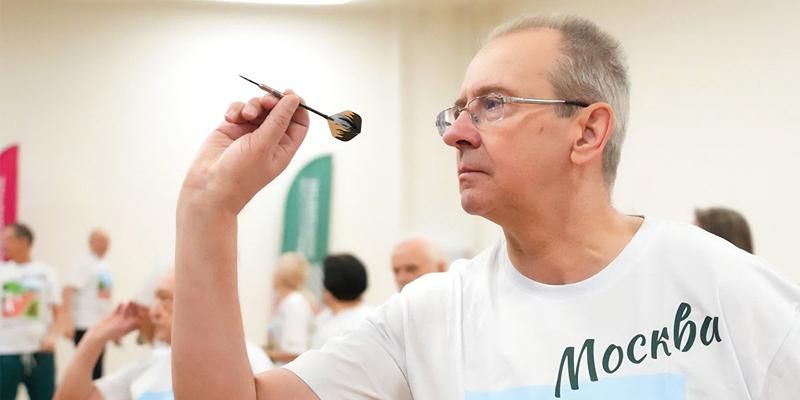 Прошел первый турнир по дартсу среди участников «Московского долголетия»
