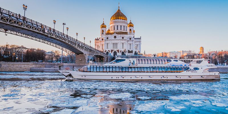 Ледяной пояс и мощная система отопления: какие прогулочные суда перевозят пассажиров в Москве зимой