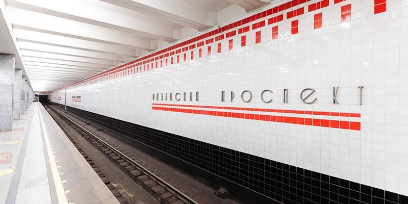 На трех станциях столичного метро отремонтировали облицовку путевых стен