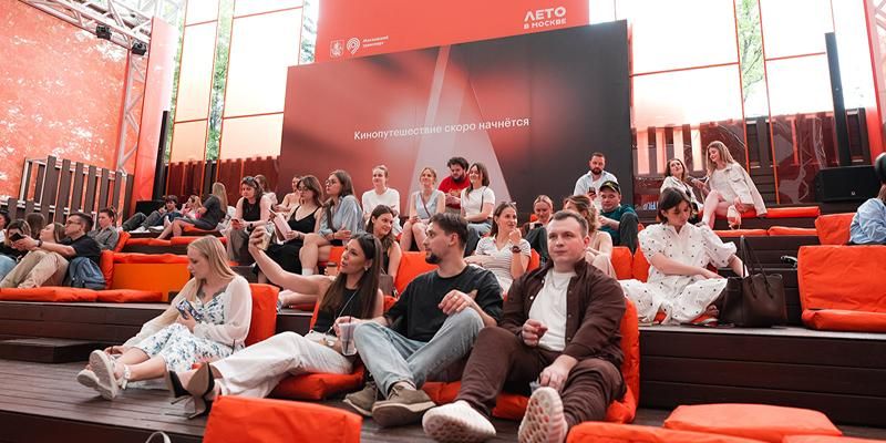Какие показы и специальные мероприятия проходят в летнем кинотеатре «Кинопорт»