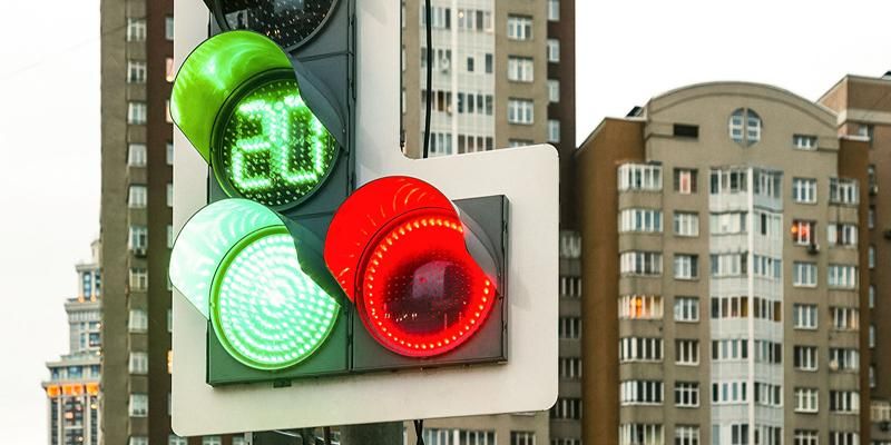 Светофоры, камеры и датчики движения: как работает интеллектуальная транспортная система ЦОДД Москвы