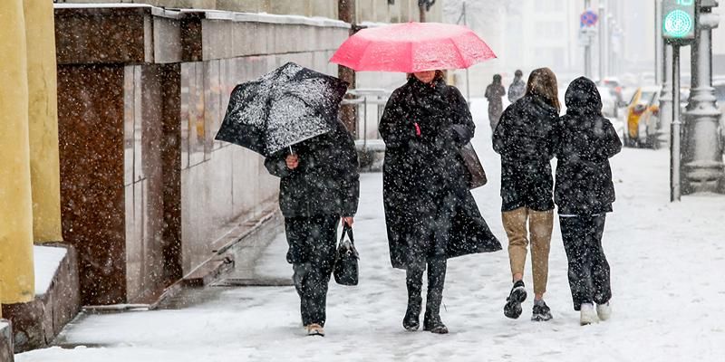 Мокрый снег и сильный ветер: в выходные в столице ухудшится погода