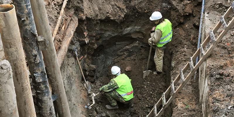 Московские археологи нашли надгробие XIX века на Зубовской улице