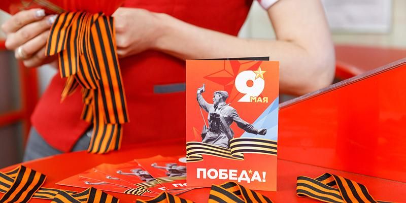 Для пассажиров московского метро подготовили буклеты с важными датами ко Дню Победы