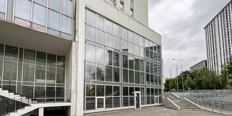 Два нежилых помещения на Мосфильмовской улице выставили на городские торги