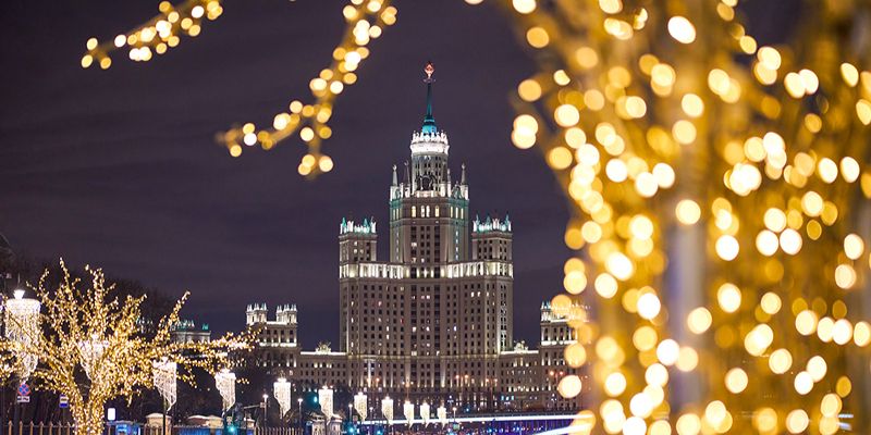 На Рождество в Москве архитектурно-художественная подсветка зданий и мостов будет работать всю ночь