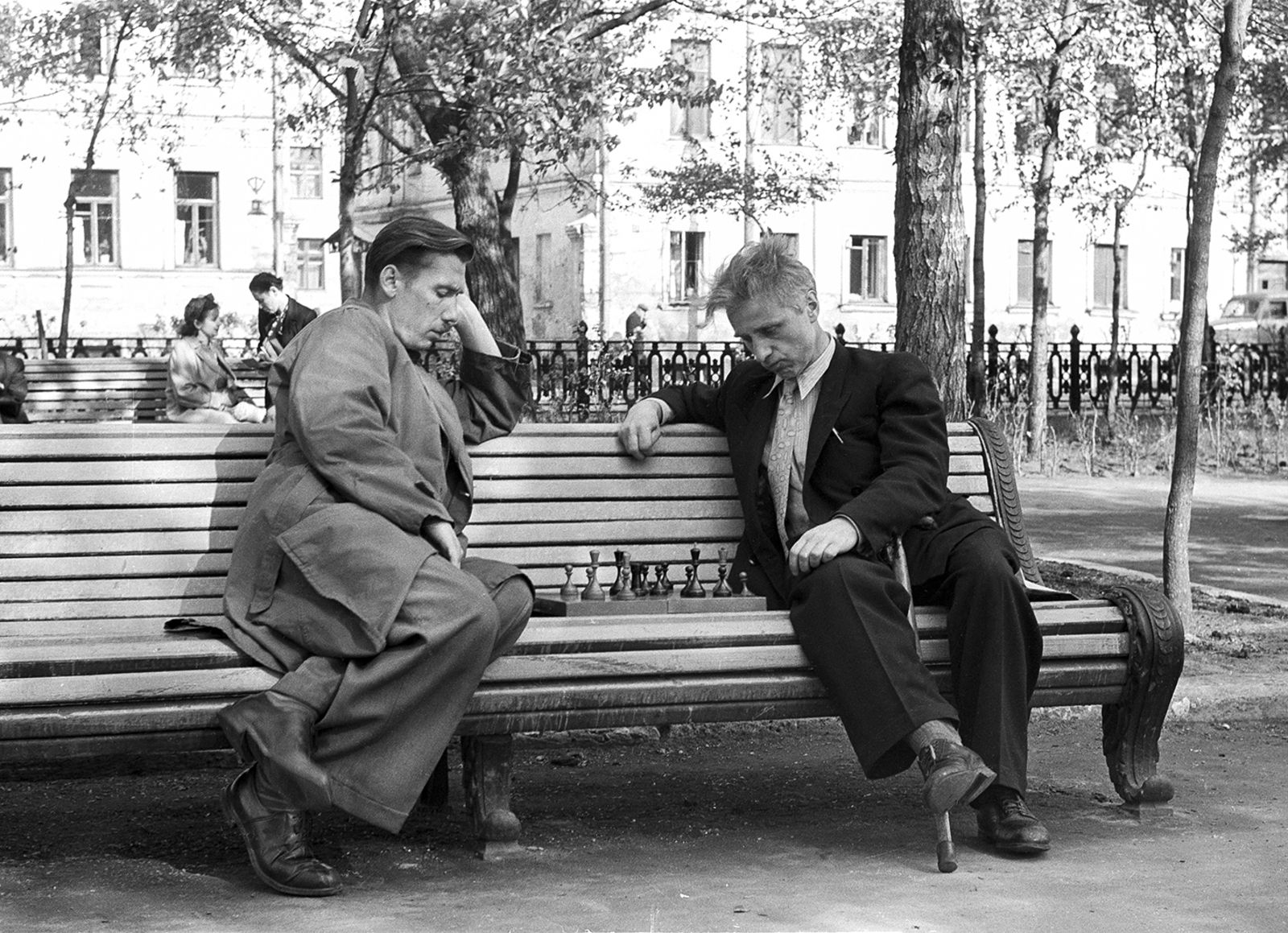 Во время игры в шахматы на Цветном бульваре. Автор – Л.Е. Бергольцев. Москва. 1950-е - 1960-е гг. Главархив Москвы