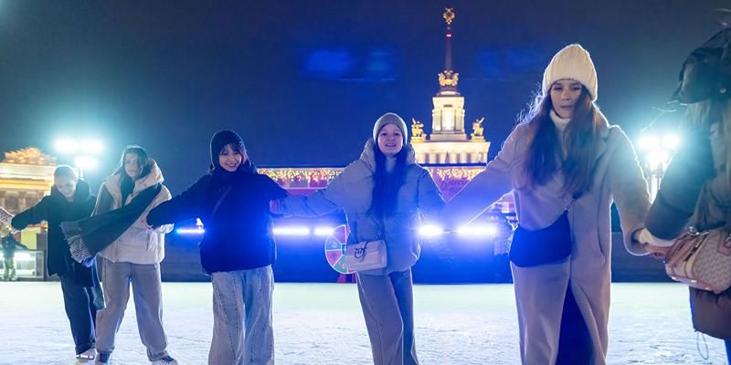«Неоновый бит»: посетителей катка на ВДНХ ждет вечерняя тематическая программа